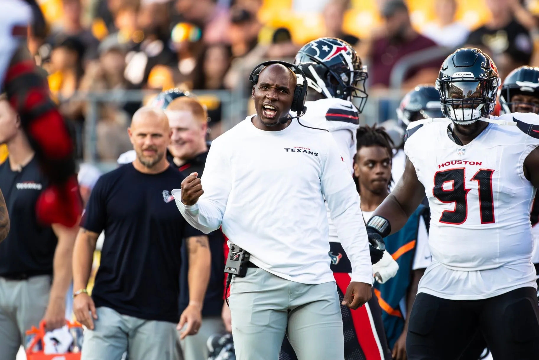DeMeco Ryans coaching on the sideline in Texans gear